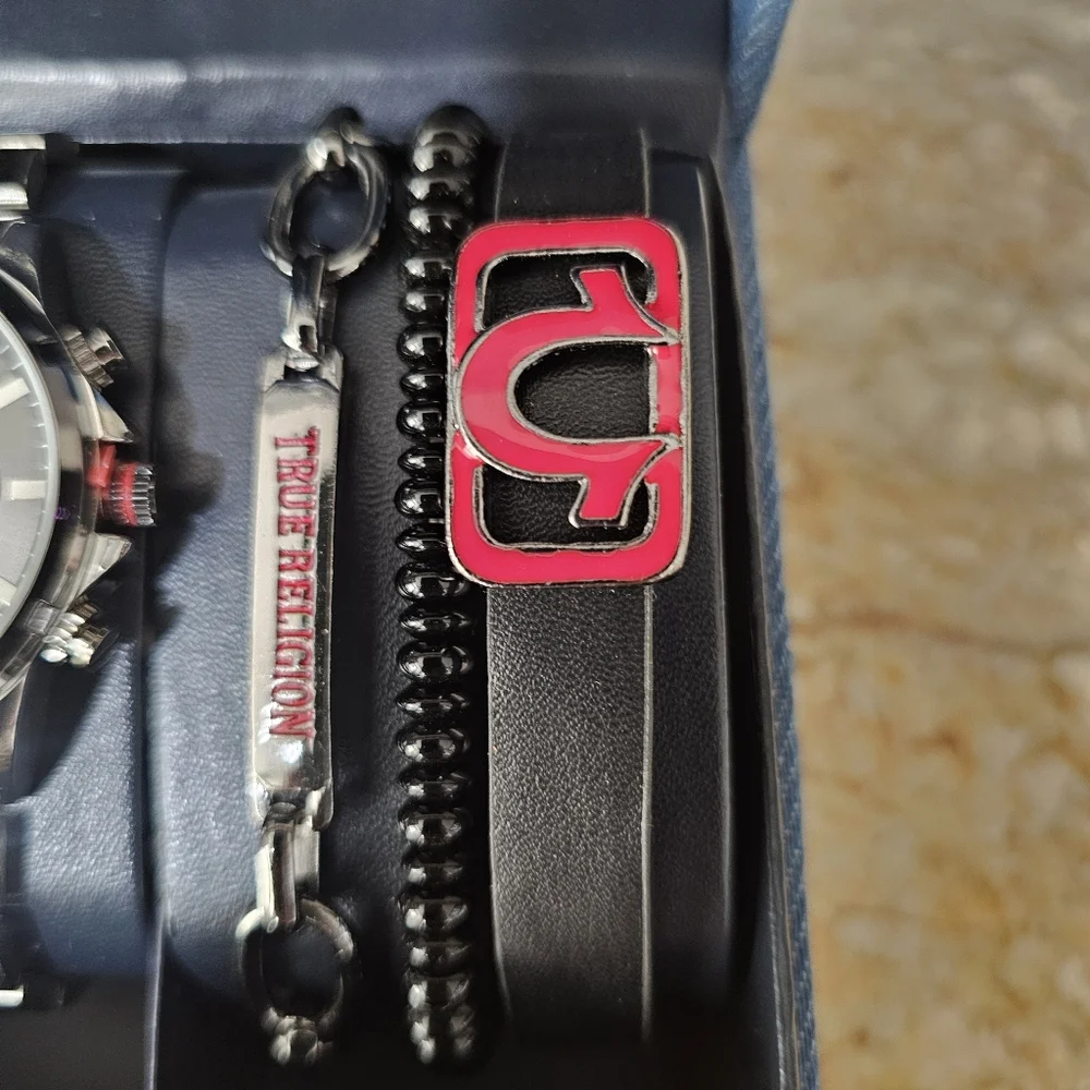 True Religion Black and Silver Watch with Bracelet Mens NEW! - Picture 2 of 6